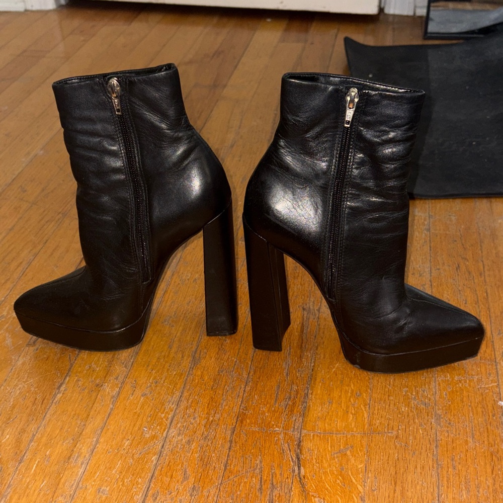 Steve Madden Black Leather Ankle Boot heels - Picture 3 of 13